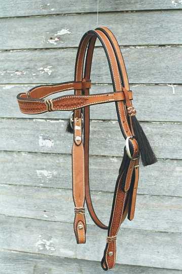 Buckaroo bridle-1.jpg - Fine Brow Buckaroo in Saddle Tan. Rawhide Knots with saddle tan interweaves. 
Horse Hair tassels ~ Rawhide Knots
dressed with Stainless Swedge buckles & chicago screws.